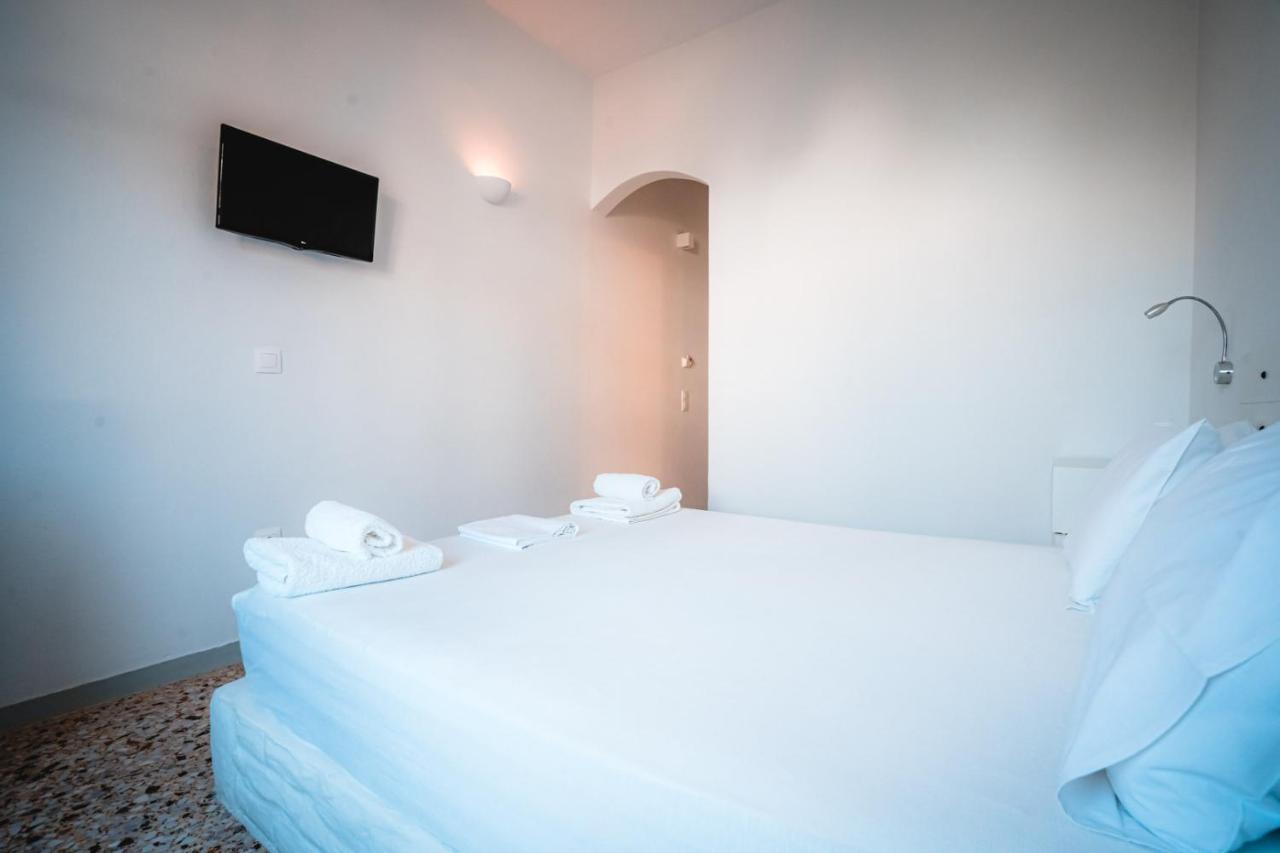 אפולוניה Esmeralda Apartments מראה חיצוני תמונה